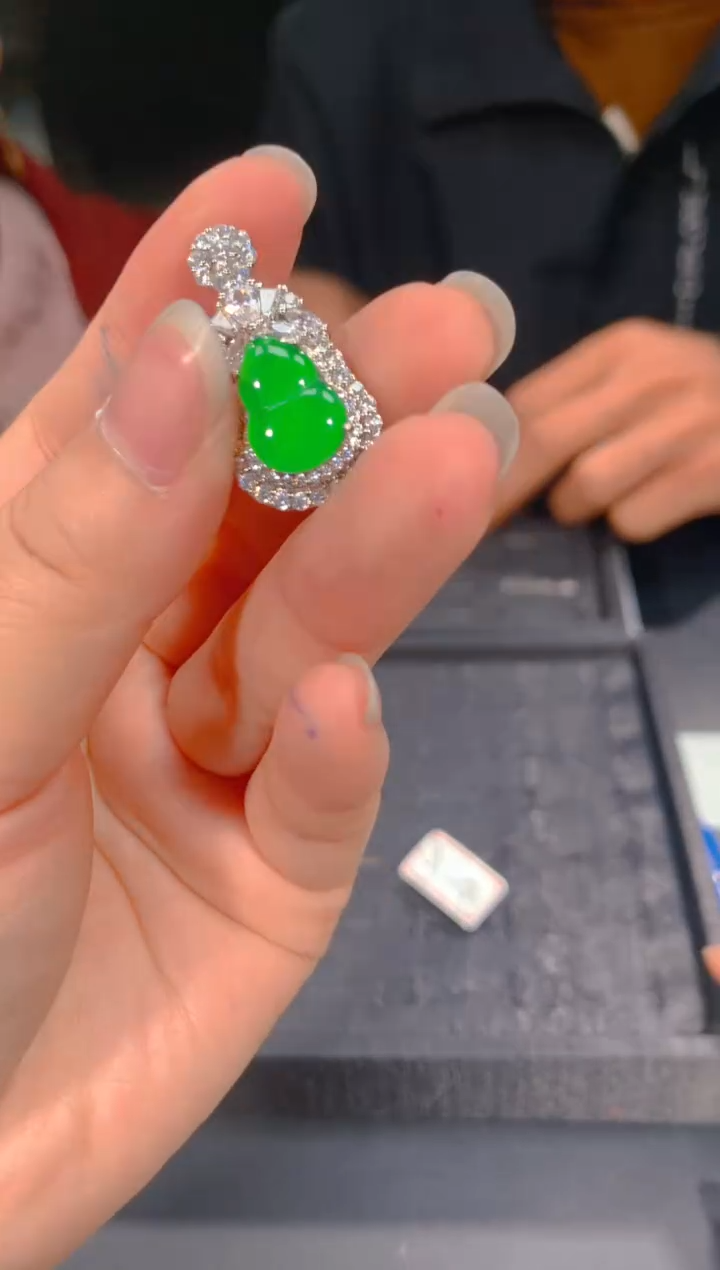 【闪购商品】定制翡翠未镶嵌39定制翡翠，多样性发货（发其一）