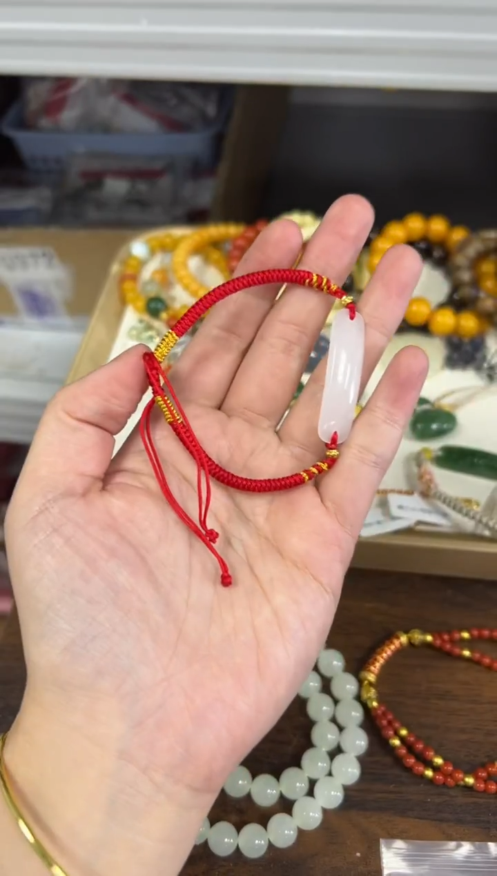 未镶嵌手链和田玉和田玉白玉小长牌红绳编制手绳[33]