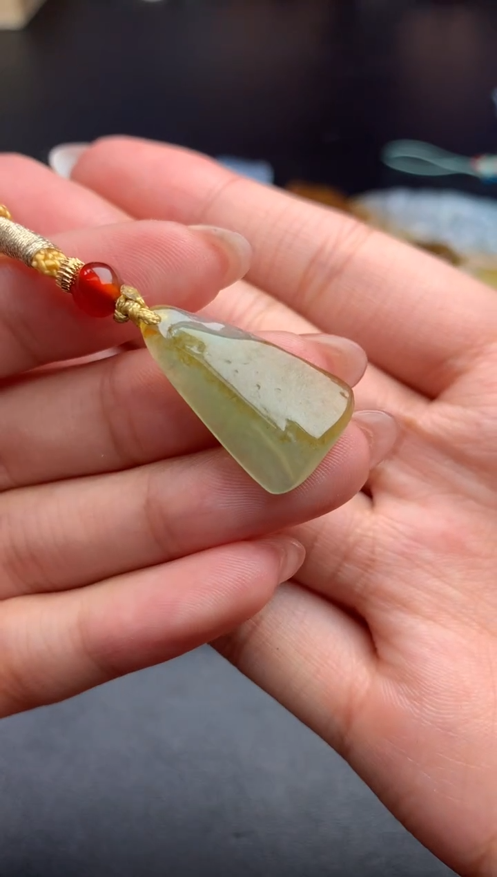 【闪购商品】翡翠吊坠(不含链)未镶嵌净货