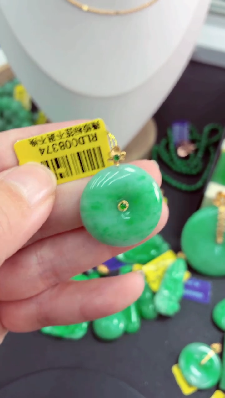 吊坠(不含链)18K金镶嵌翡翠挂件