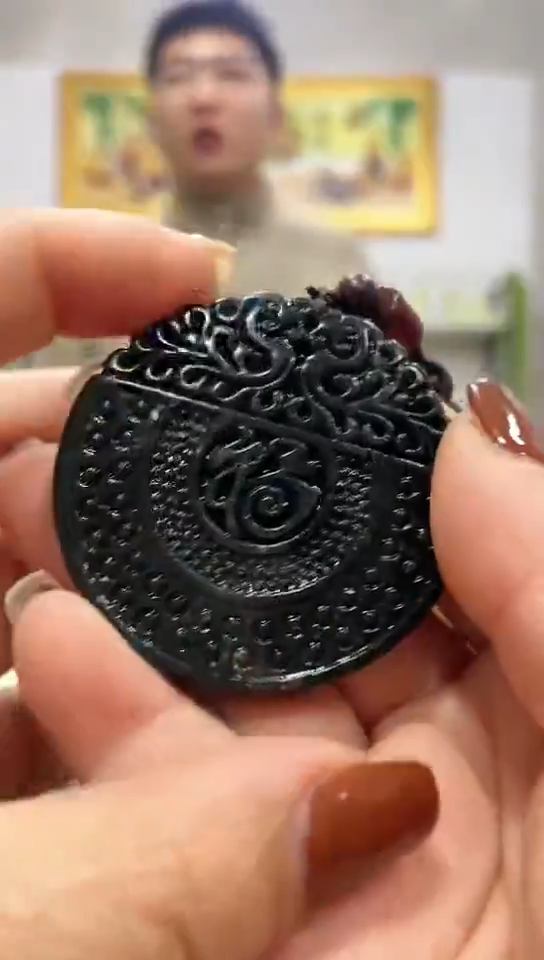 未镶嵌蛇纹石玉吊坠  
