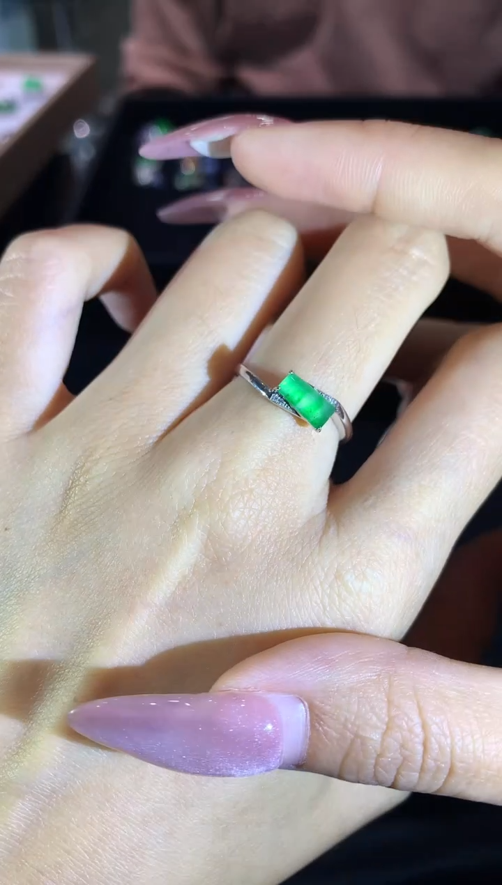 【闪购商品】翡翠戒指18K金镶嵌a80时尚hjy