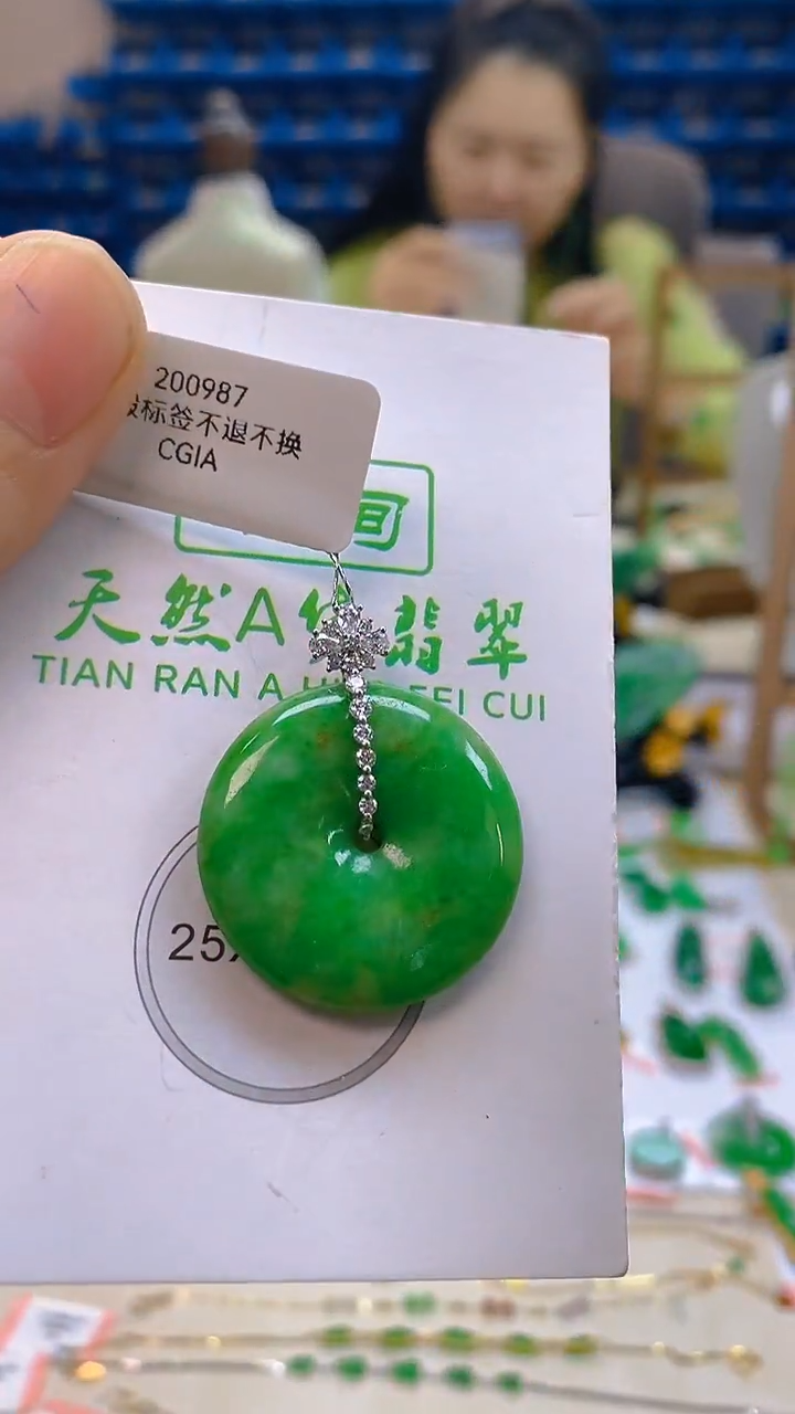 颈饰18K金镶嵌翡翠新号开播 全场乱卖