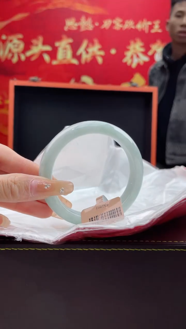 【闪购商品】翡翠手镯未镶嵌21翡翠手镯（微瑕）