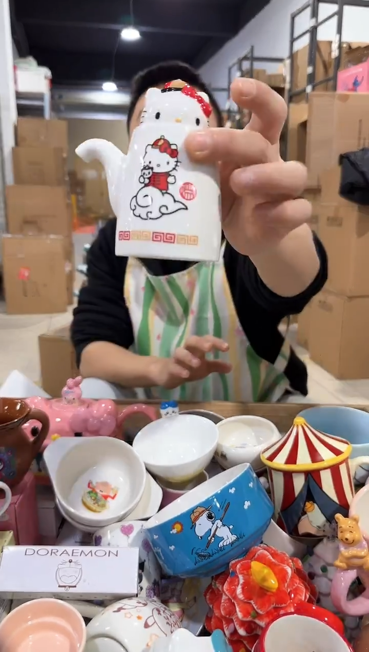 瓷片kt猫酱油壶 