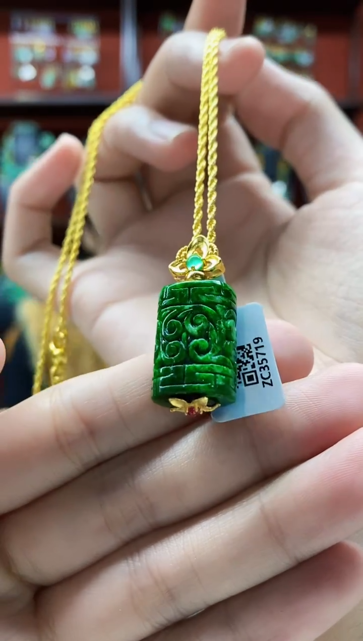 颈饰未镶嵌翡翠吊坠