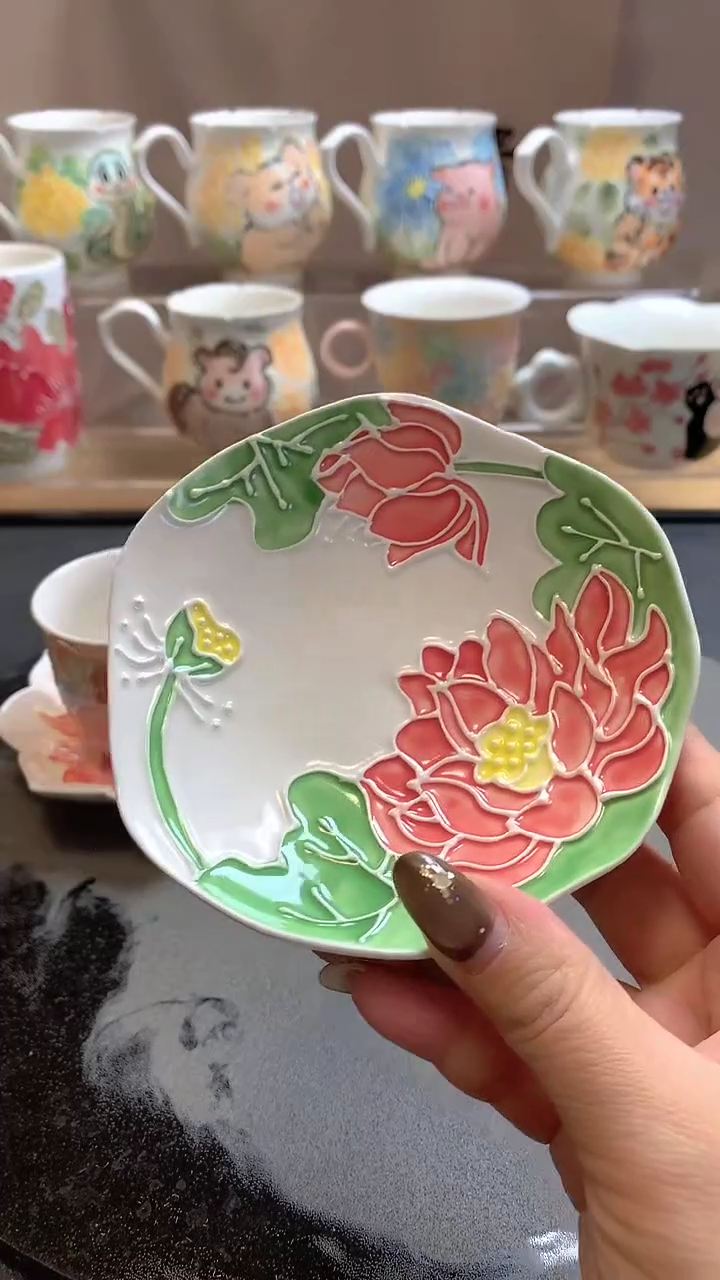 一味*手绘*莲藕集祥碟