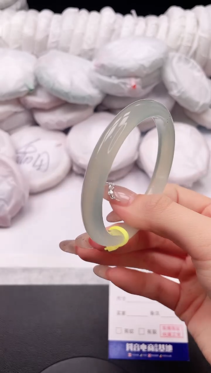 【闪购商品】石英质玉手镯未镶嵌8K249-57