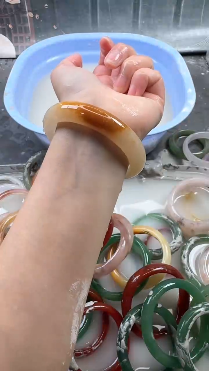 【闪购商品】石英质玉手镯未镶嵌101