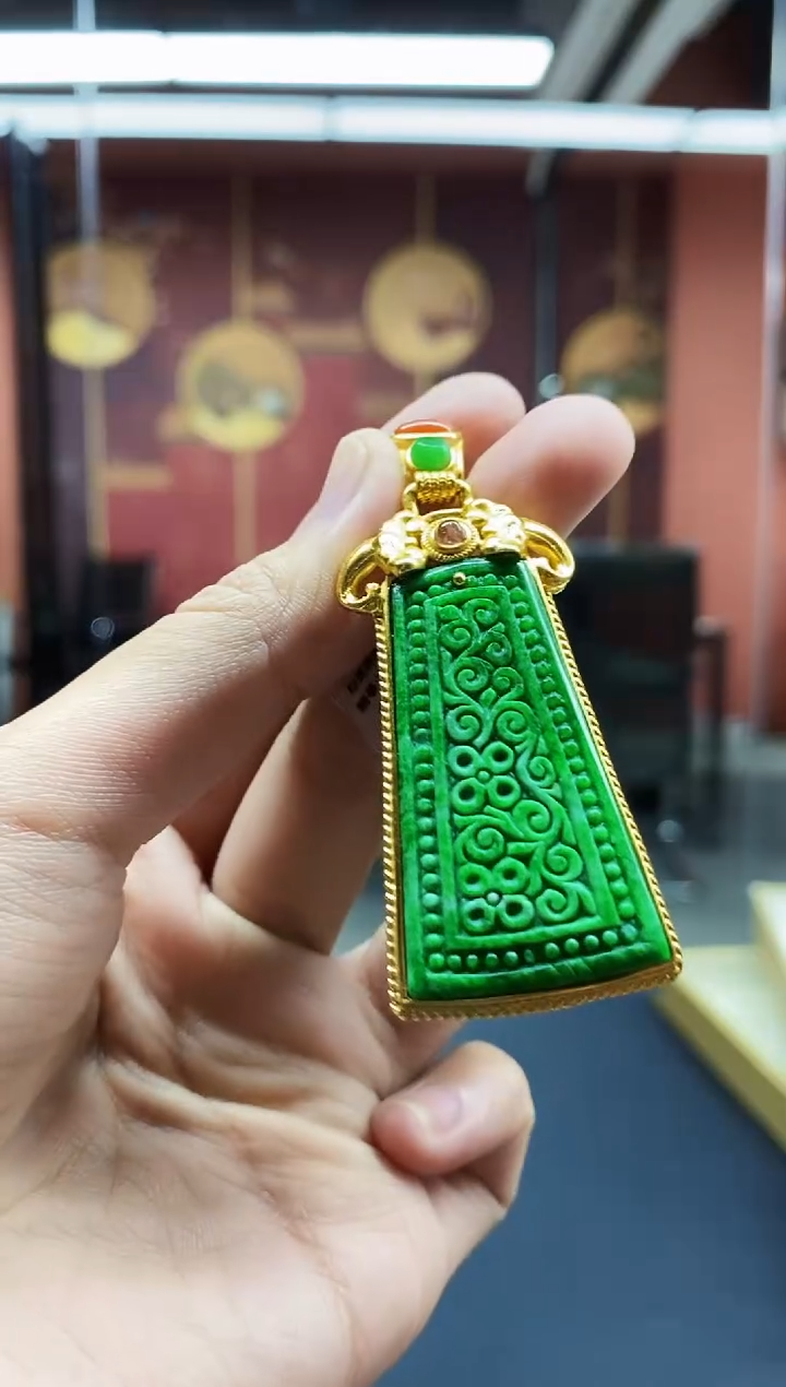 颈饰未镶嵌翡翠吊坠