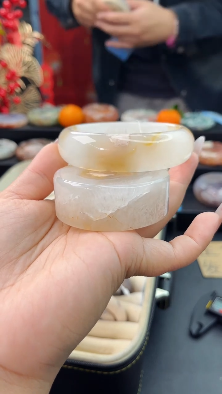 【闪购商品】石英质玉手镯未镶嵌赠送镯心（60圈口