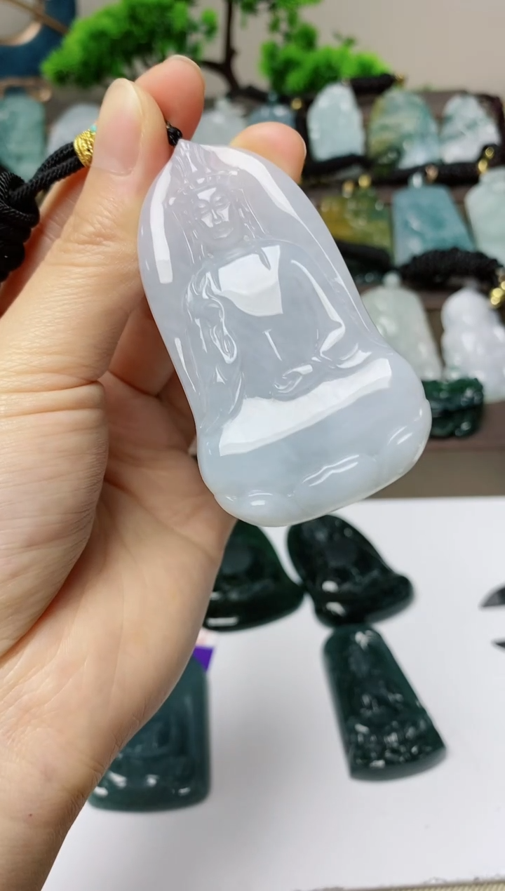 翡翠未镶嵌颈饰          