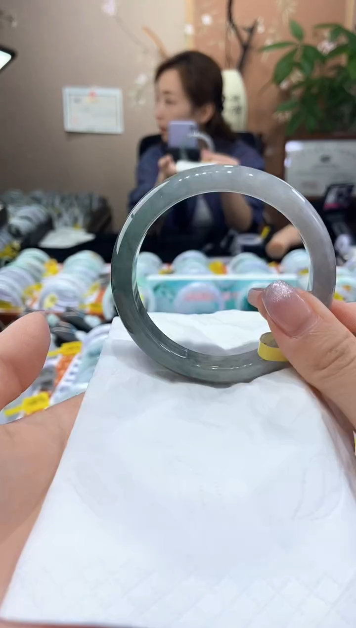 翡翠手镯未镶嵌5758圈口
