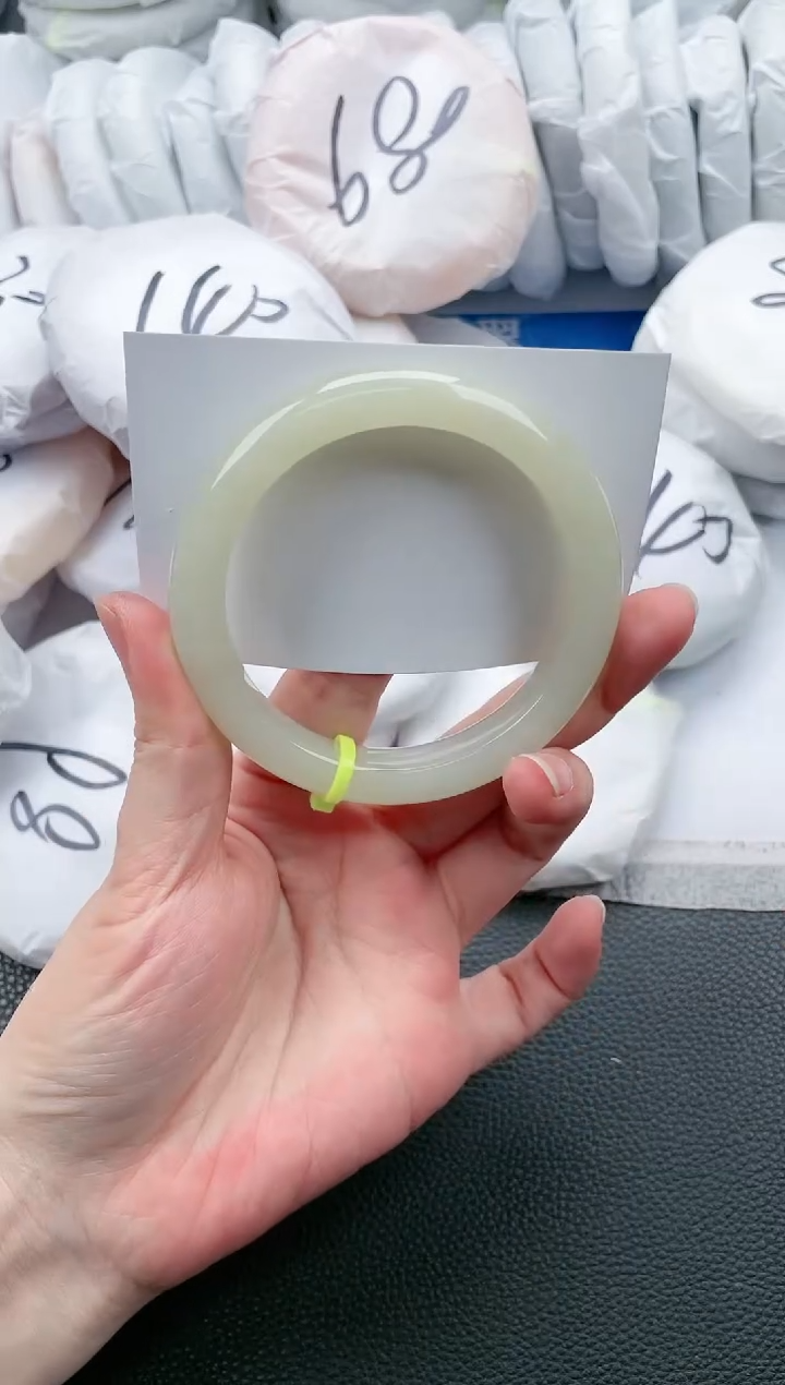 【闪购商品】和田玉手镯未镶嵌K586