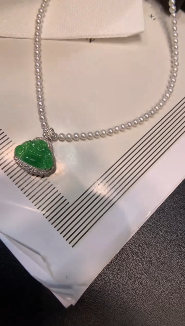 颈饰18K金镶嵌翡翠佛公