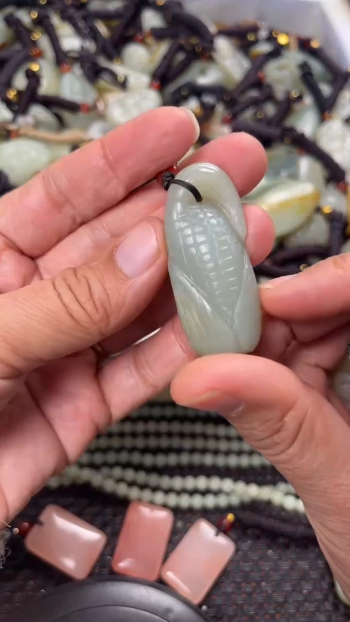 【闪购商品】和田玉颈饰未镶嵌多样性发货没有证书拍一发一有瑕