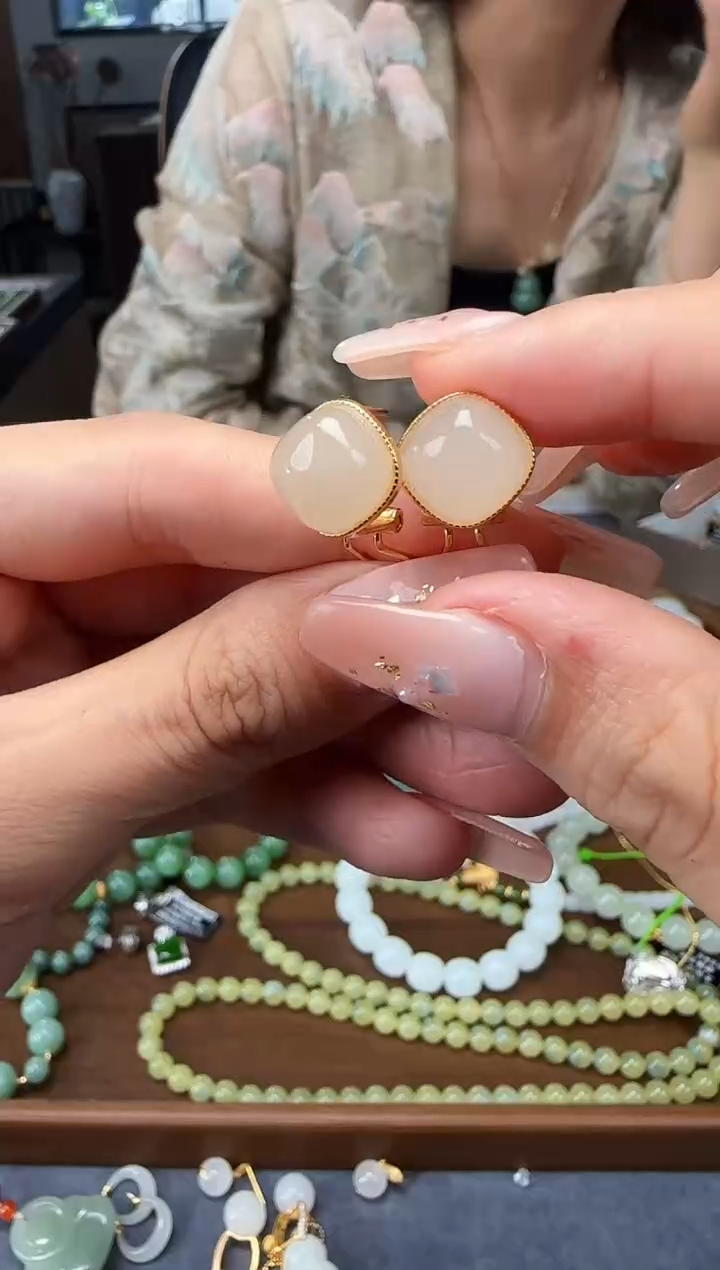 和田玉银S925镶嵌耳饰1
