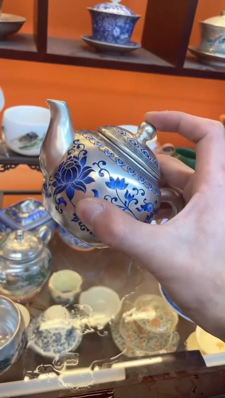 【闪购商品】@@@@@@@@@@@@缠枝莲银壶