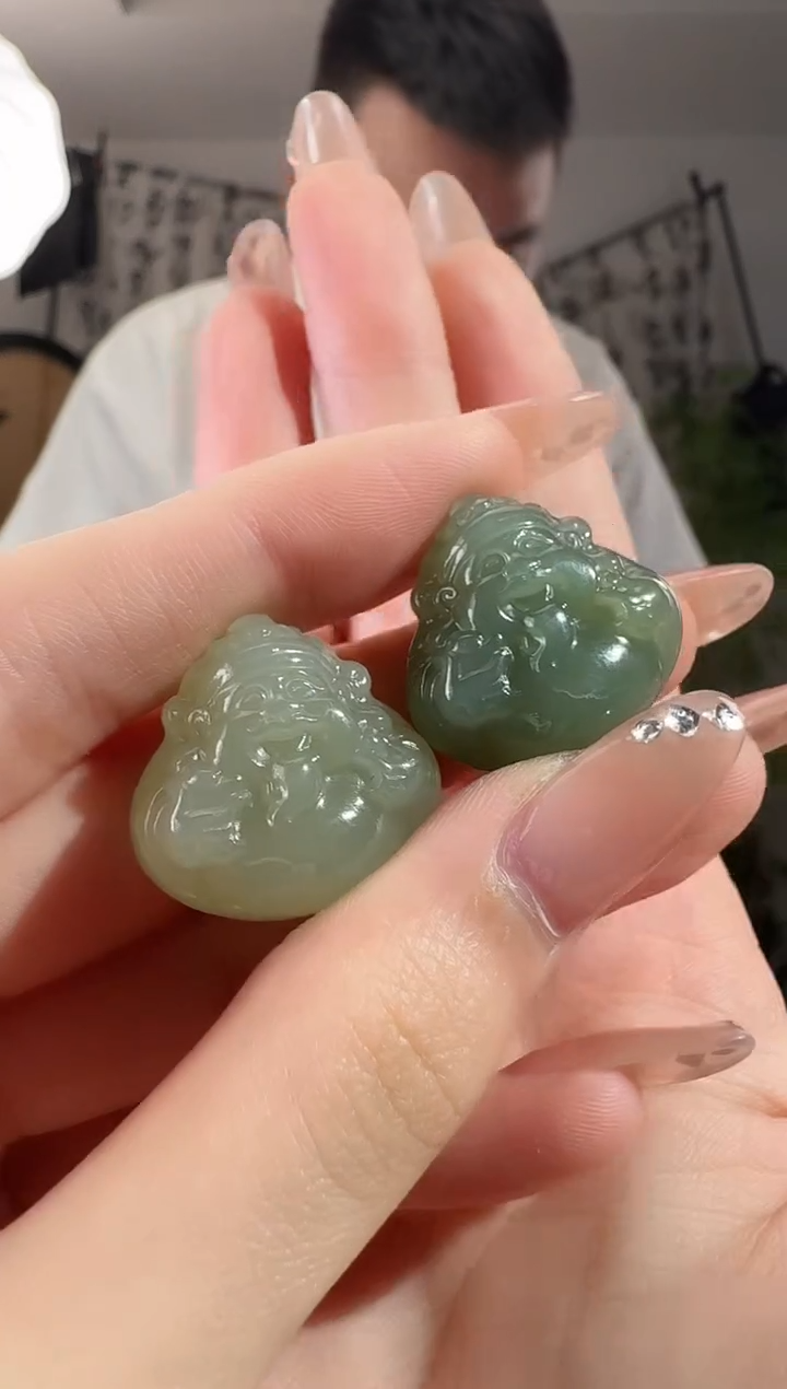 和田玉未镶嵌颈饰财神