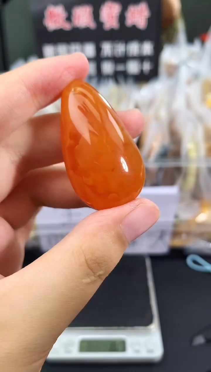 蜜蜡未镶嵌珠宝奇石44