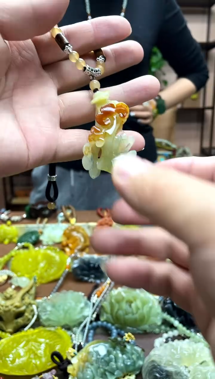 未镶嵌岫玉吊坠·