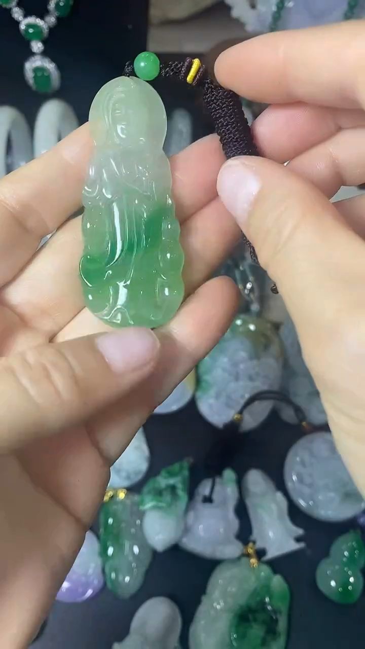 颈饰未镶嵌翡翠观音
