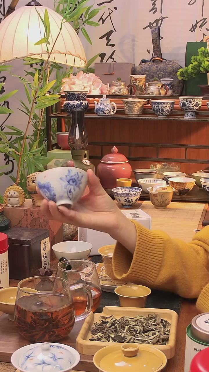 【闪购商品】造繁质器青花手绘荷花鸡心杯90ml