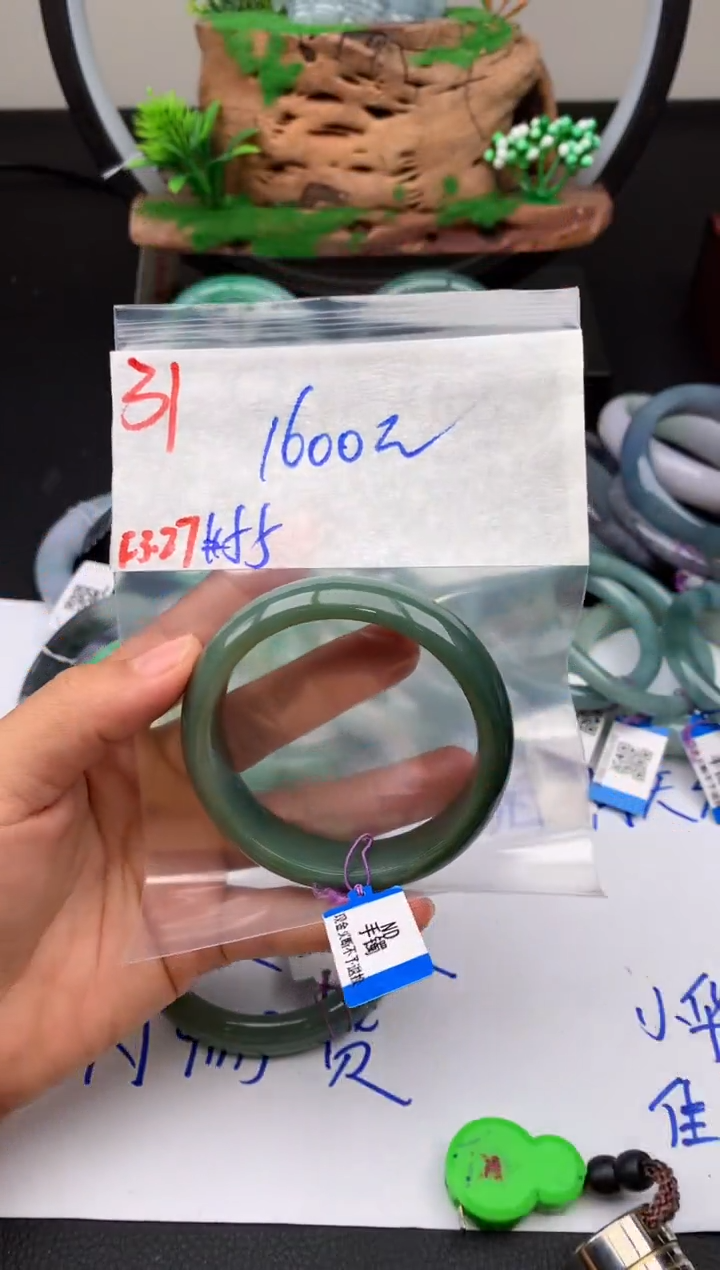 定制翡翠未镶嵌毛货需精细抛光拍一发一