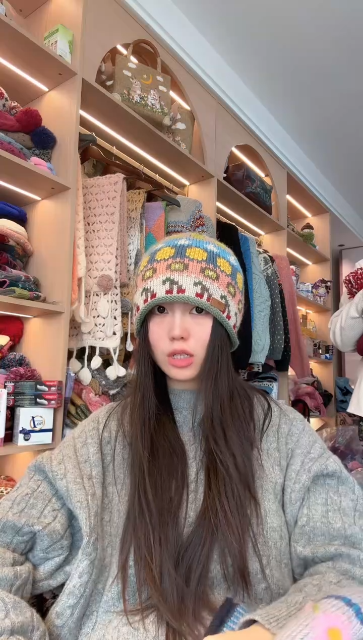 羊毛浅色樱桃帽  