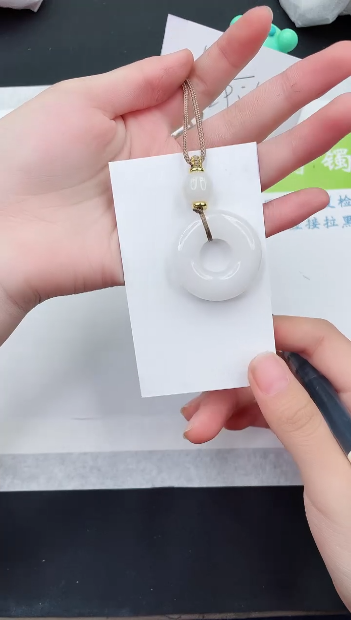【闪购商品】石英质玉手镯未镶嵌吊坠
