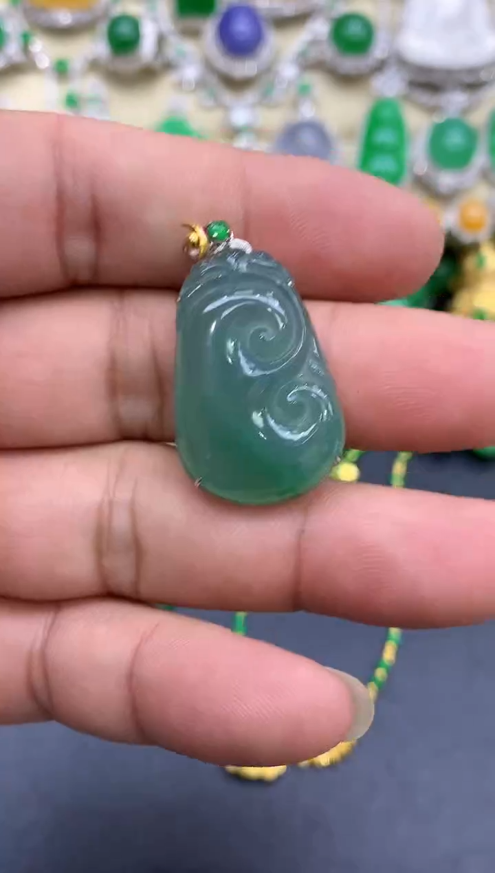 颈饰18K金镶嵌翡翠210-中国好珍宝