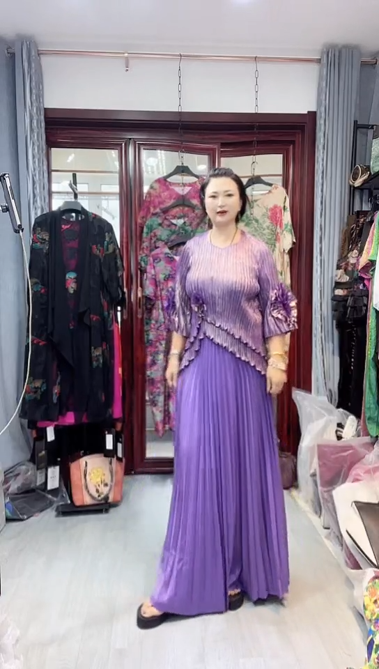 紫色套装裙装立体大花