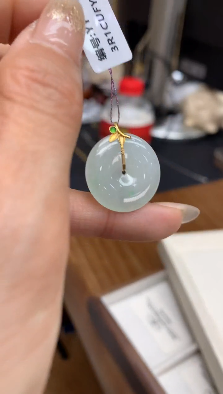 【闪购商品】翡翠颈饰18K金镶嵌平安扣