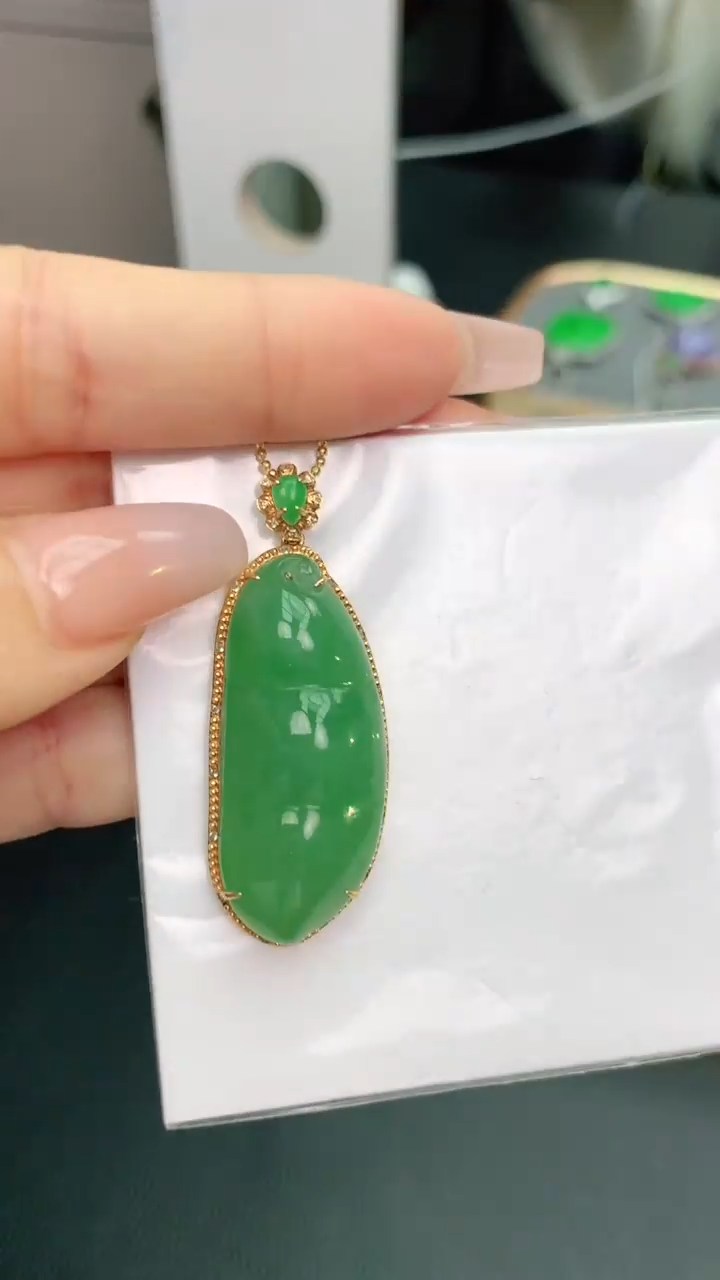 【闪购商品】翡翠颈饰18K金镶嵌赠礼盒证书
