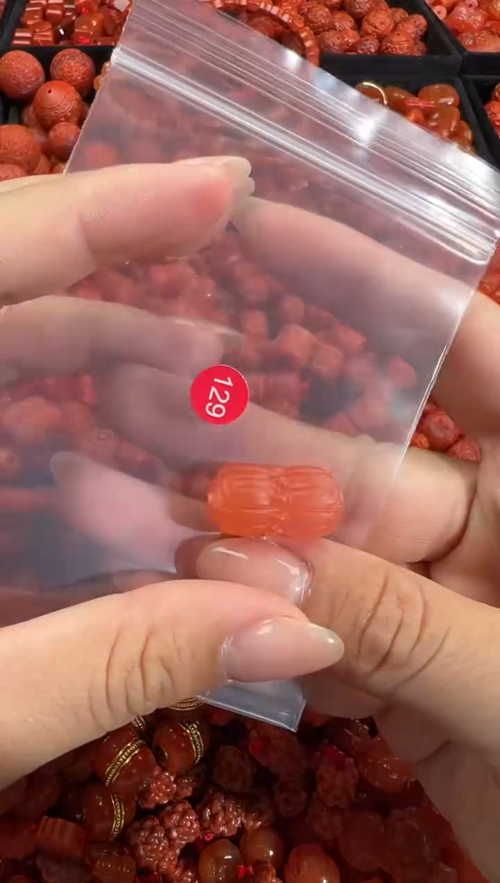 南红玛瑙未镶嵌颈饰1