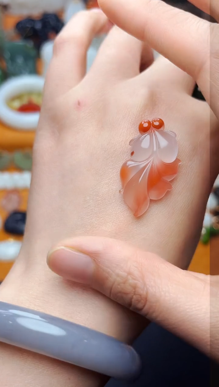 【闪购商品】南红玛瑙颈饰未镶嵌金鱼