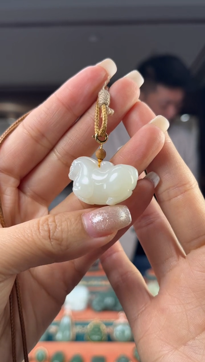 颈饰未镶嵌和田玉佩佩