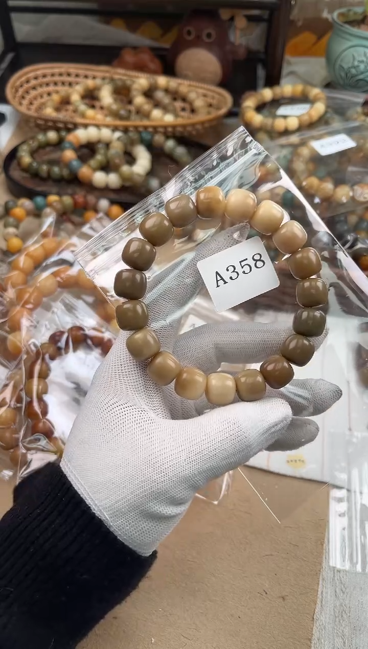 手串菩提根/象牙果?****?a358 卡14 干磨奶咖老料