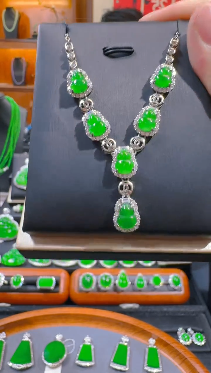 翡翠未镶嵌颈饰天然a货翡翠