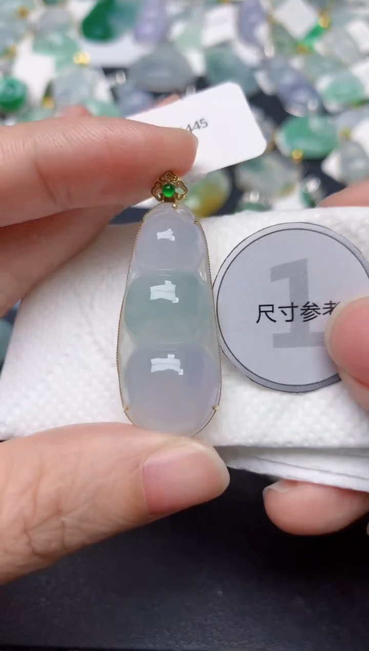 颈饰18K金镶嵌翡翠天然翡翠A货