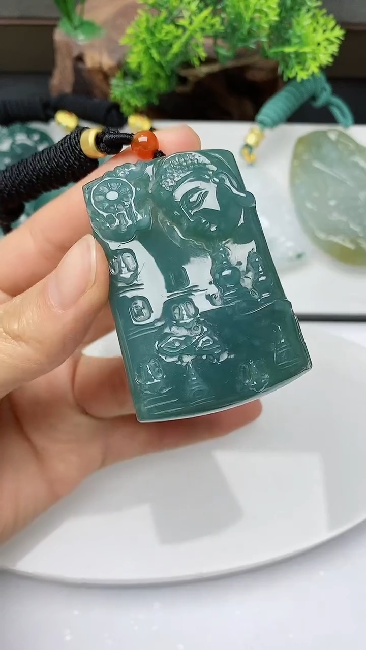 【闪购商品】翡翠颈饰未镶嵌        