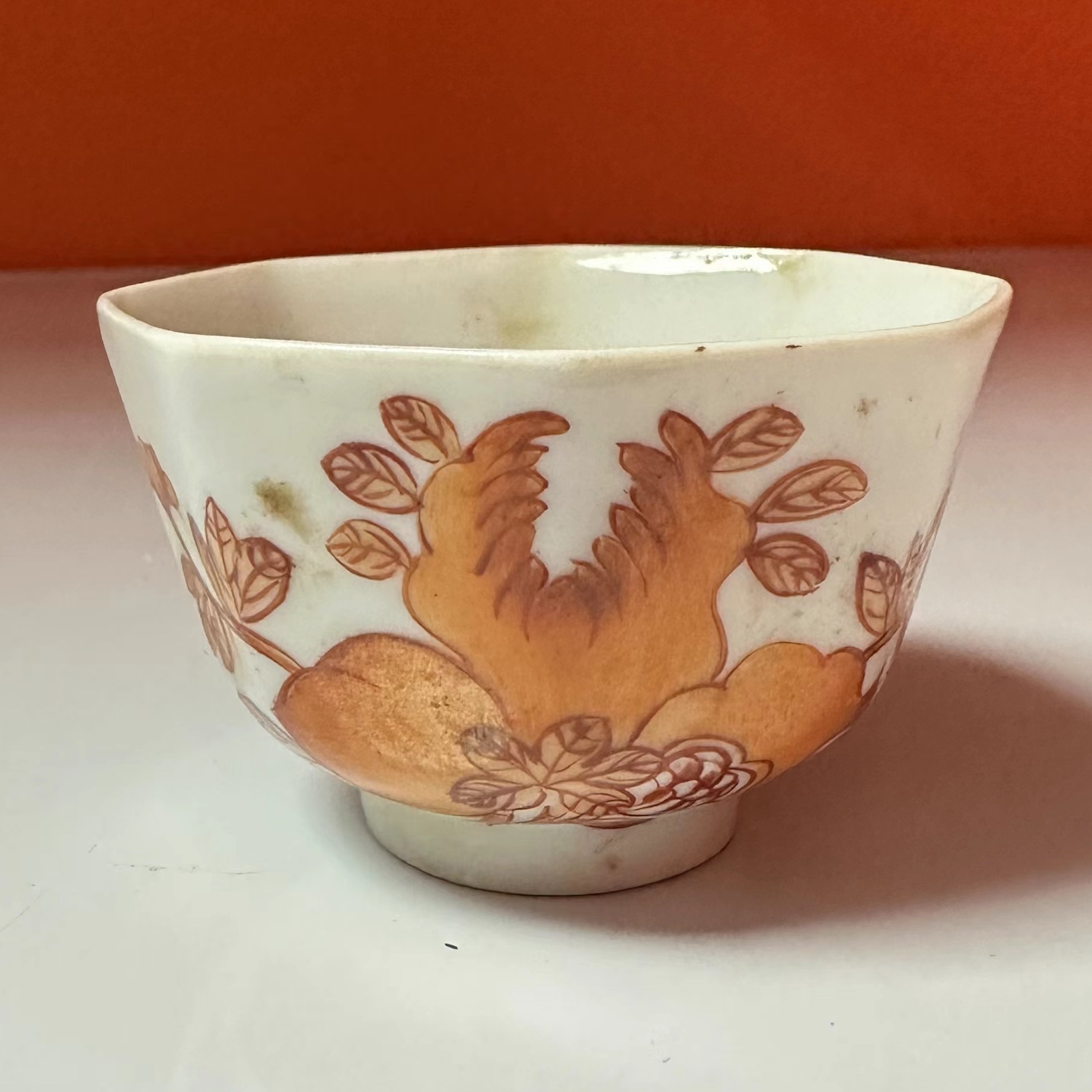 2232清 矾红三多纹八棱杯