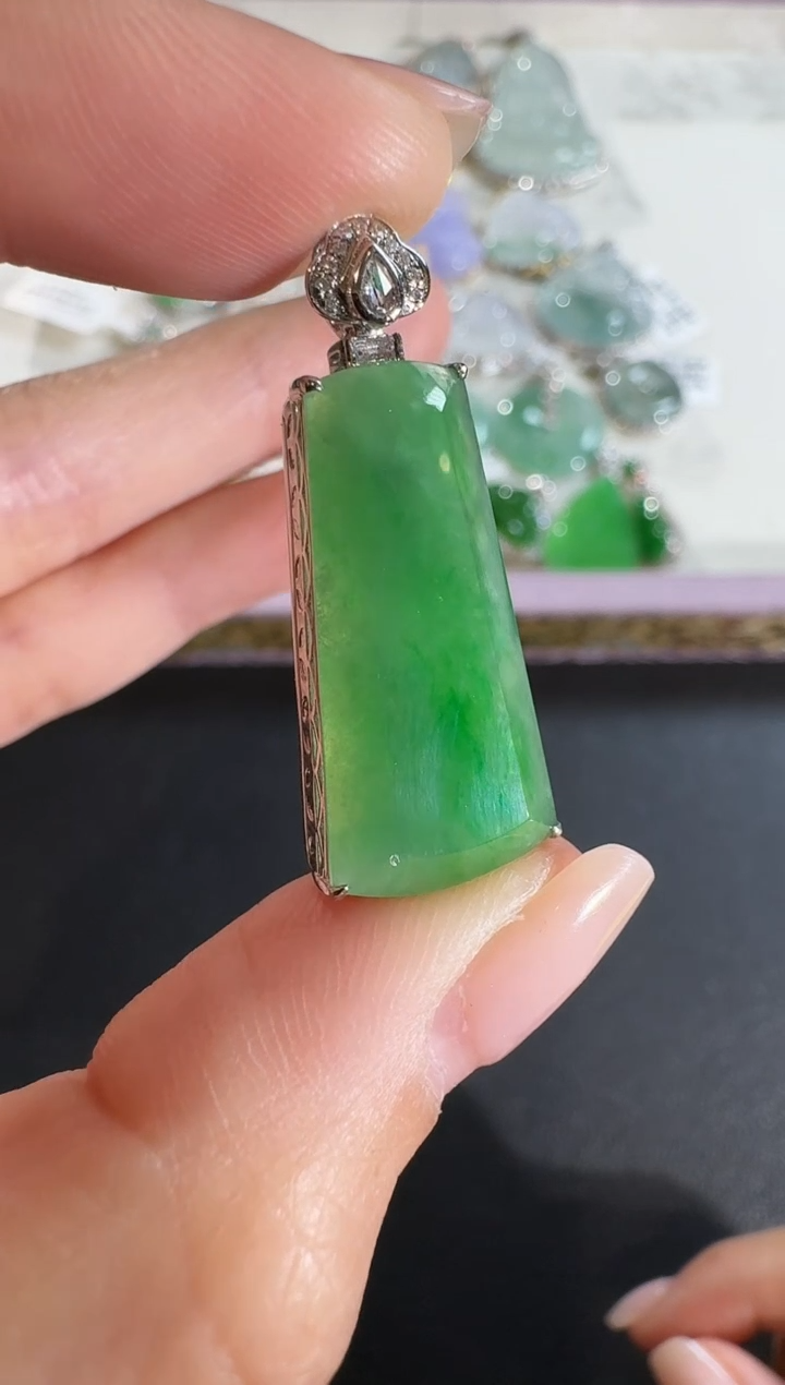 【闪购商品】翡翠吊坠(不含链)18K金镶嵌【新春福利】钻石镶嵌