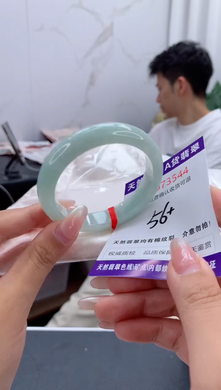 未镶嵌手镯翡翠有纹，完美者勿拍