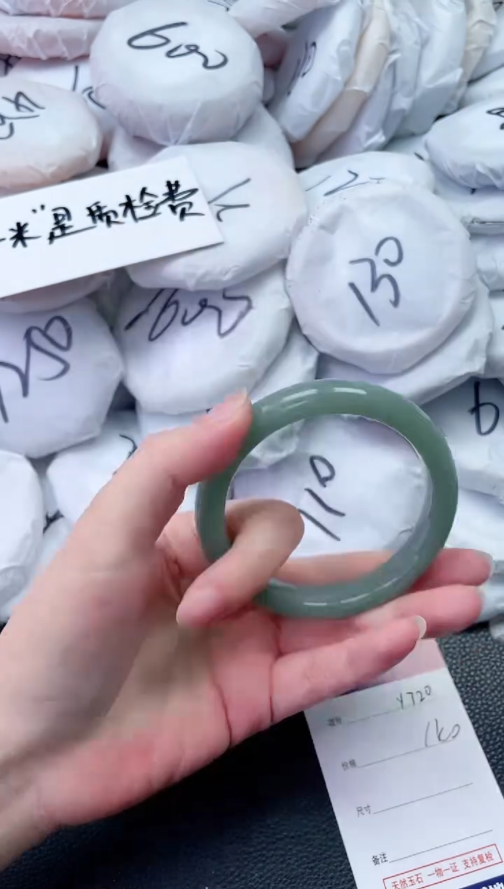 【闪购商品】石英质玉手镯未镶嵌Y720