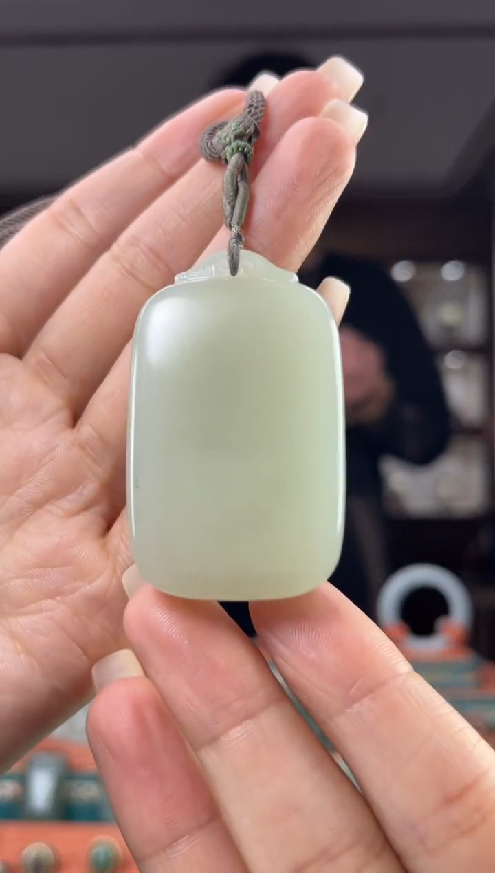 颈饰未镶嵌和田玉佩佩