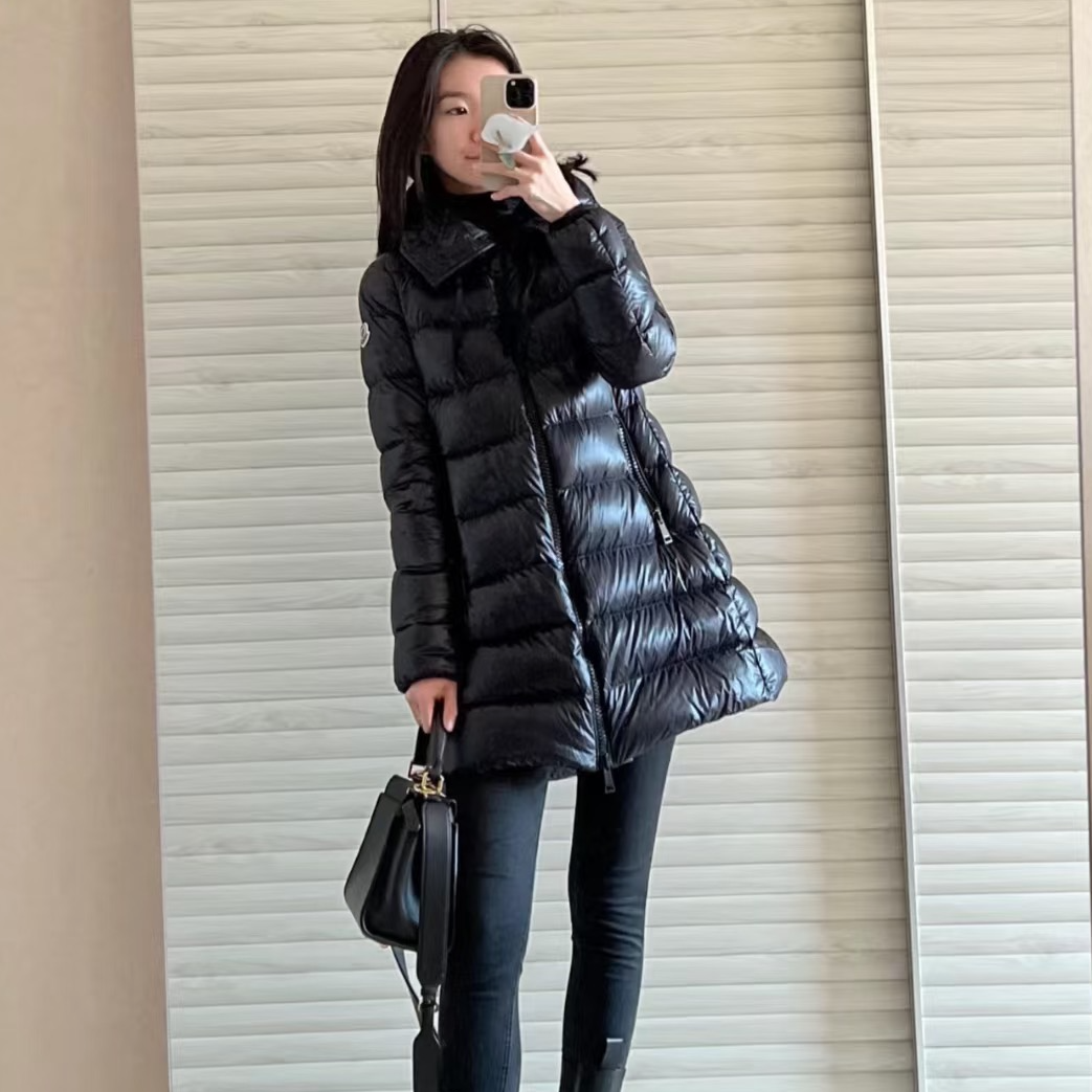 99新 MONCLER 2508284/1码/纯色袖标logo拉链连帽羽绒服