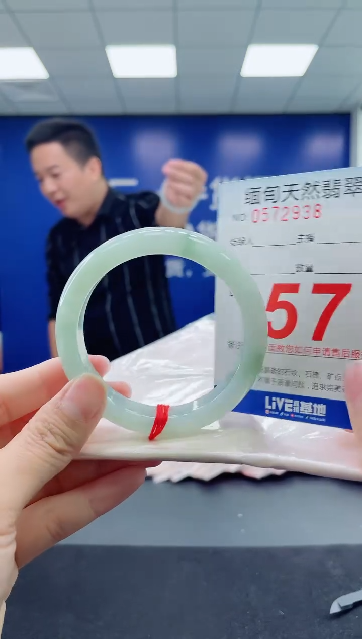 未镶嵌手镯翡翠天然翡翠手镯