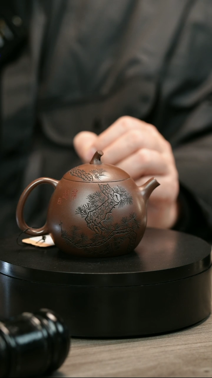 茶壶紫砂进****赁H1637赵信军刻绘茄瓜