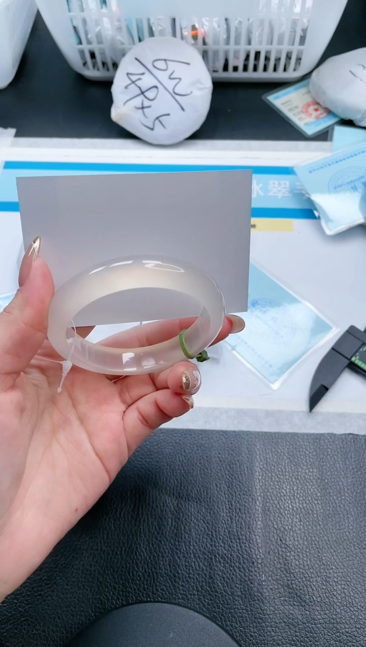 【闪购商品】石英质玉手镯未镶嵌21V347-58